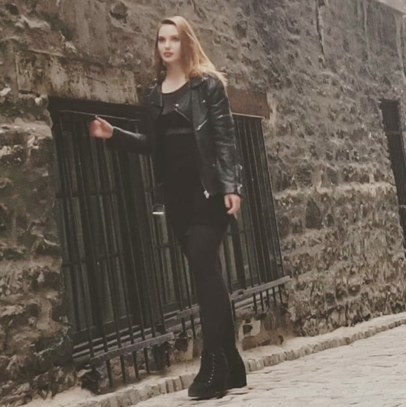 Meet your Posher, Genevieve - Picture 1 of 6